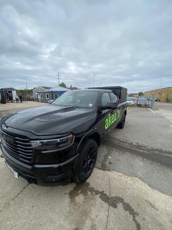 Dodge Ram efter biltvätt hos PowerWash i Landskrona
