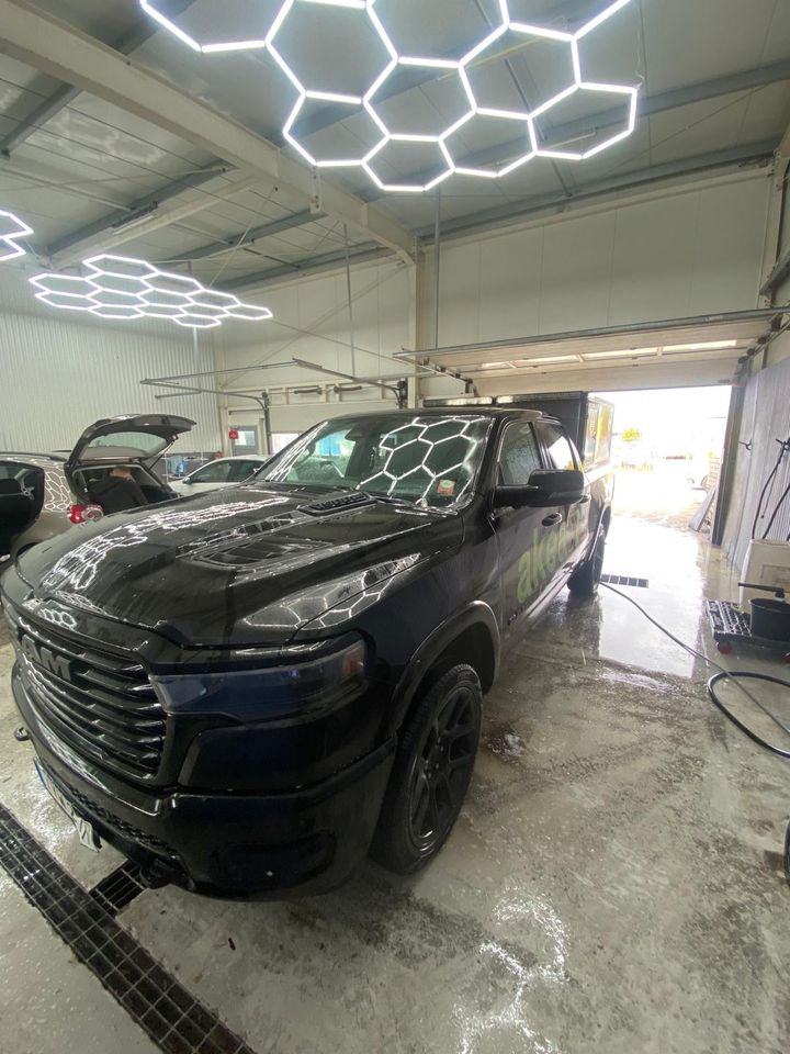 Dodge Ram före biltvätt hos PowerWash i Landskrona