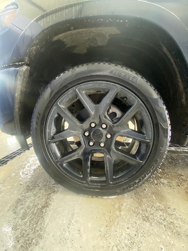 Dodge Ram fälg före fälgrengöring hos PowerWash i Landskrona
