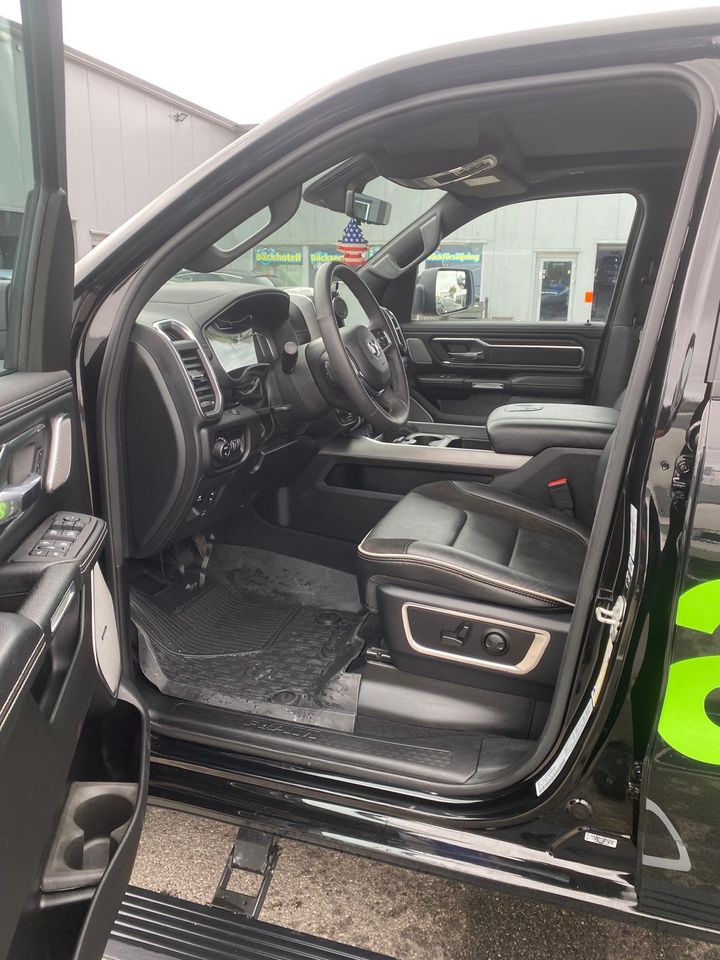 Dodge Ram interiör efter invändig bilvård hos PowerWash i Landskrona