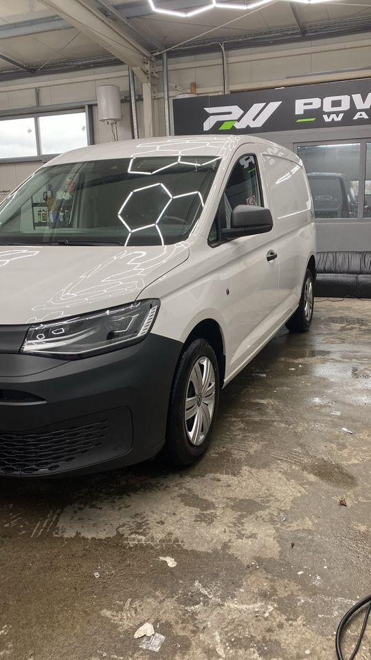 Biltvätt av Volkswagen Caddy hos PowerWash i Landskrona – bild 01