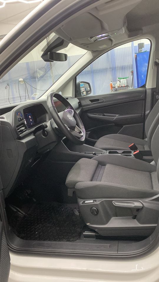 Invändig rengöring av Volkswagen Caddy hos PowerWash i Landskrona – bild 02