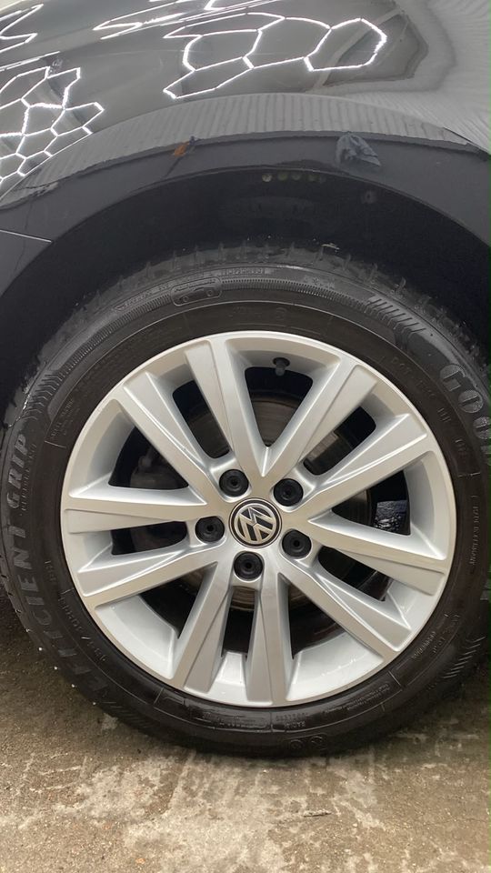 Fälgrengöring av Volkswagen Golf-7 hos PowerWash i Landskrona – bild 03