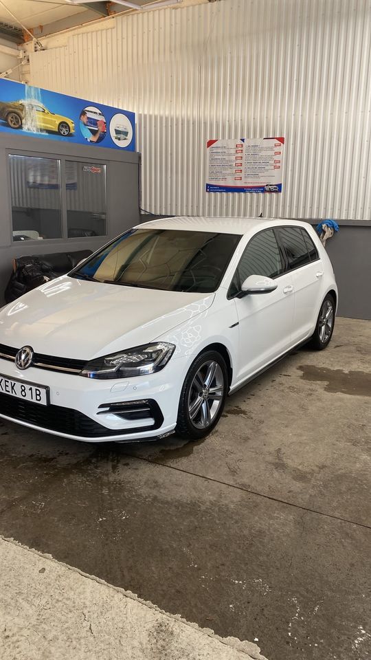 Biltvätt av Volkswagen Golf hos PowerWash i Landskrona – bild 01