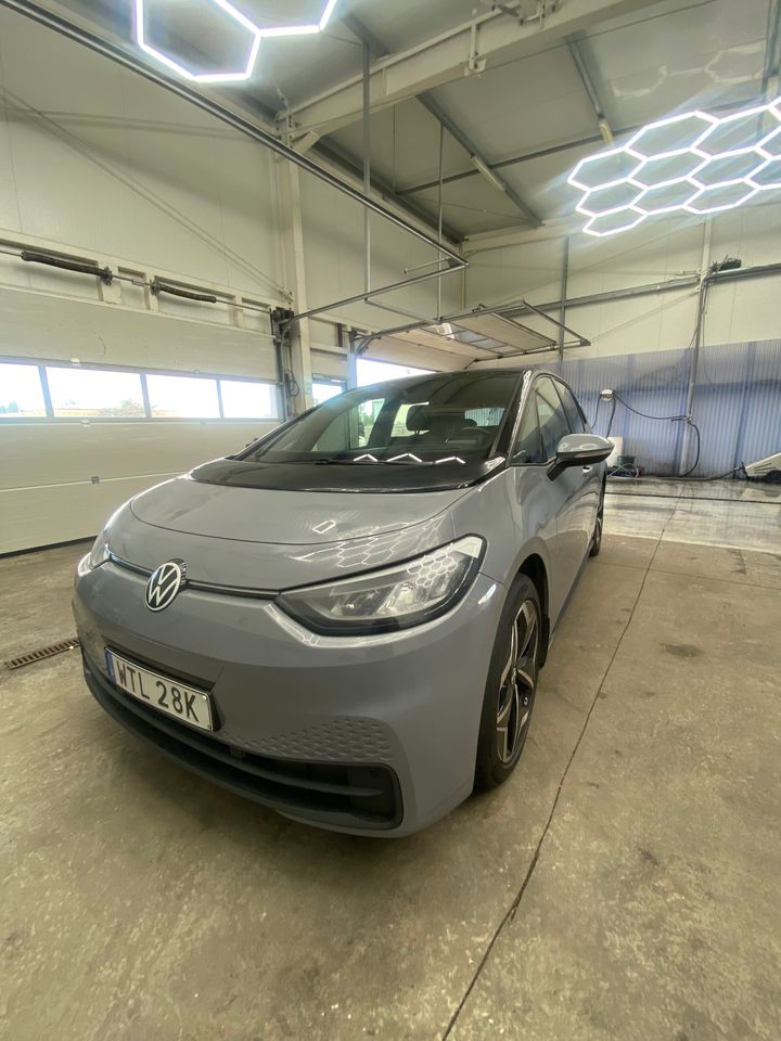 Biltvätt av Volkswagen ID3 2023 hos PowerWash i Landskrona – bild 01